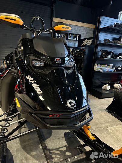 Снегоход BRP Ski-Doo Summit X Expert 154 В наличии