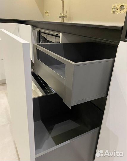 Современный кухонный гарнитур