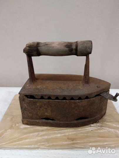 Угольный утюг