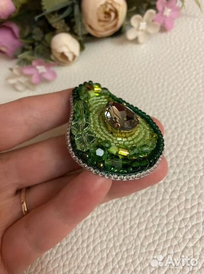 Брошь из бисера Авокадо