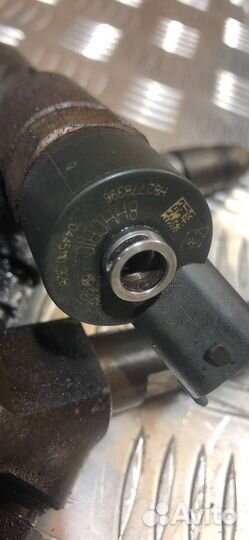 Форсунка топливная Renault Scenic 3 2010