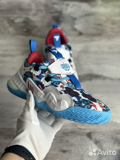 Баскетбольные кроссовки Adidas Trae Young 1