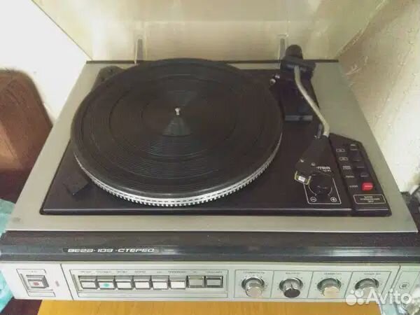 Проигрыватель винила СССР