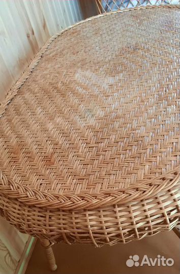 Большой обеденный стол из натуральной лозы