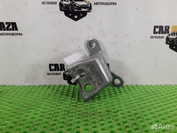 Петля двери правая нижняя R Honda CR-V