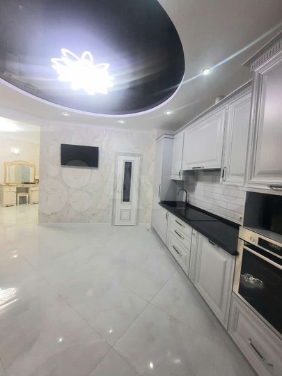 3-к. квартира, 100 м², 13/19 эт.