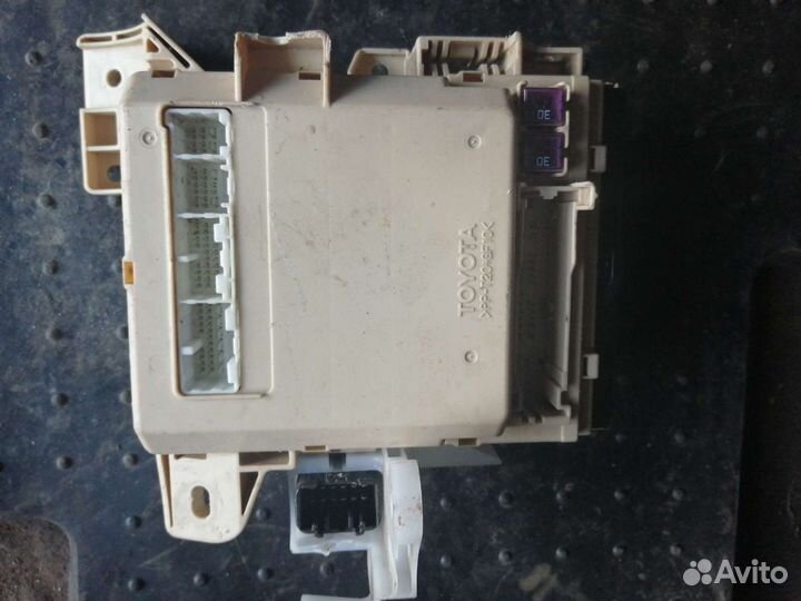 Блок предохранителей Toyota Camry V40
