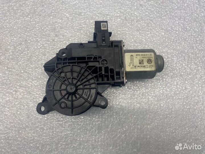 Мотор стеклоподъемника задний левый Volkswagen