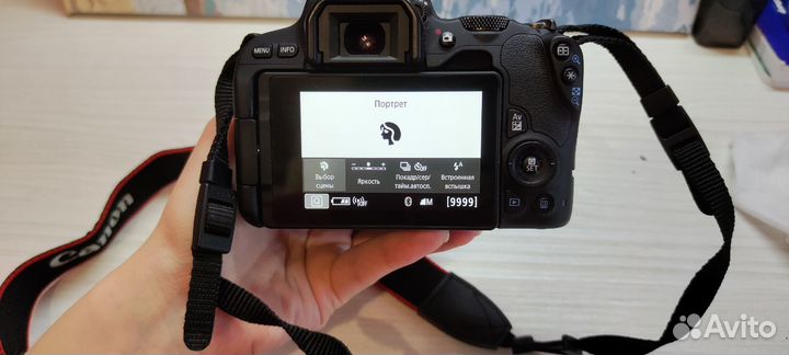 Canon EOS 200D