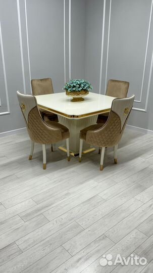 Стол и стулья
