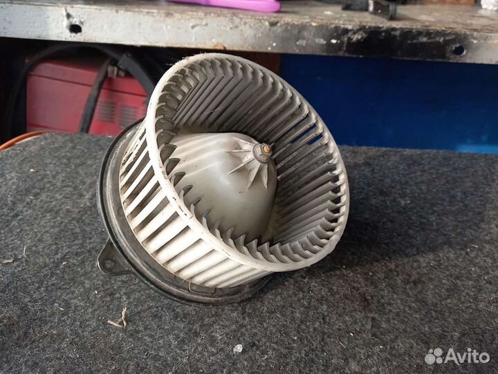 Моторчик печки Mazda 323 626