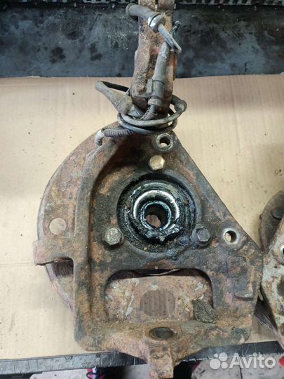 Поворотные кулаки Ford Explorer 2