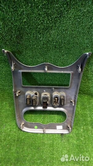 Консоль центральная Renault Logan 1 2004-2015