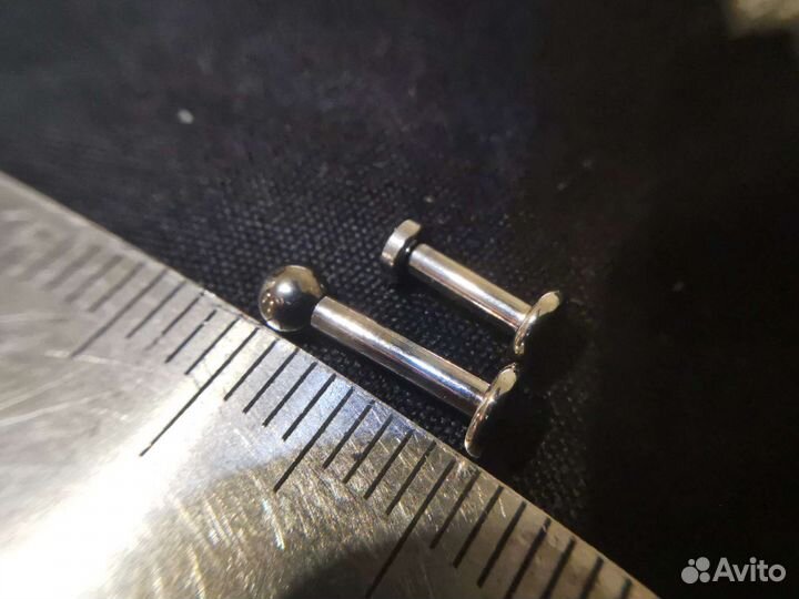 Титановый лабрет