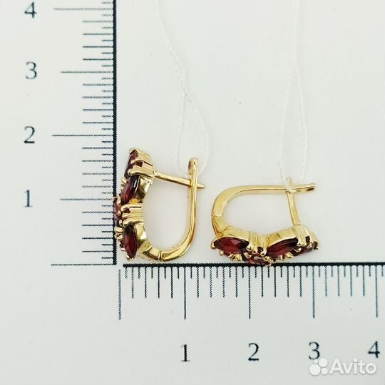 Серьги с синтетическим камнем Золото