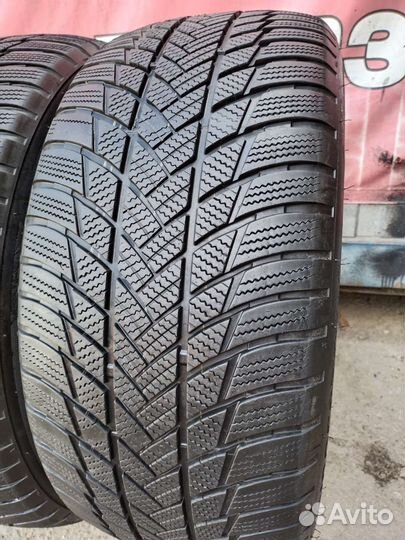 Bridgestone Blizzak LM-001 285/45 R21