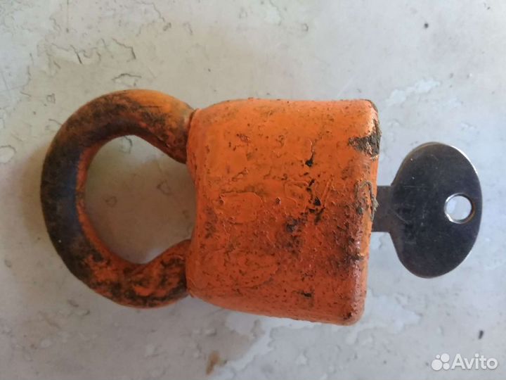 Редкий старинный замок