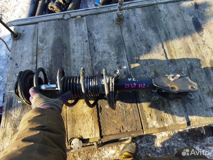 Стойка передняя правая Mazda Mpv LY3P