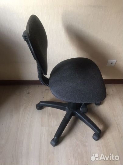Офисный стул небольшой
