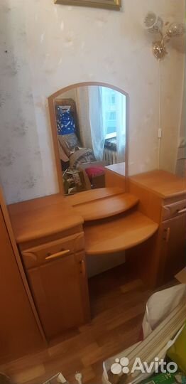 Трюмо с зеркалом