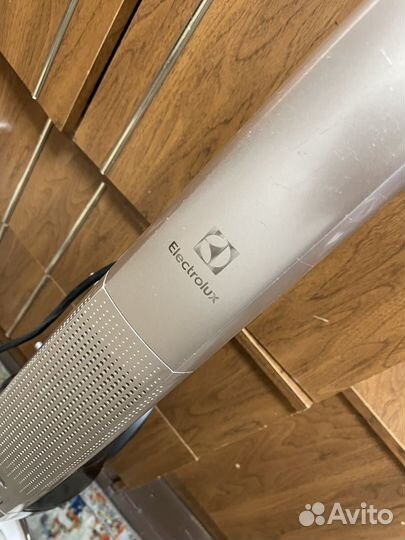 Пылесос Electrolux вертикальный проводной
