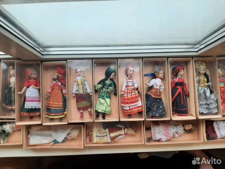 Коллекция фарфоровых кукол