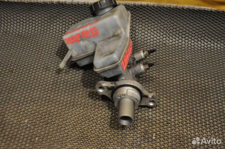 Главный тормозной цилиндр Opel Zafira A05 Z16XE1