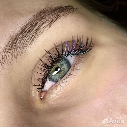 Наращивание ресниц и оформление бровей