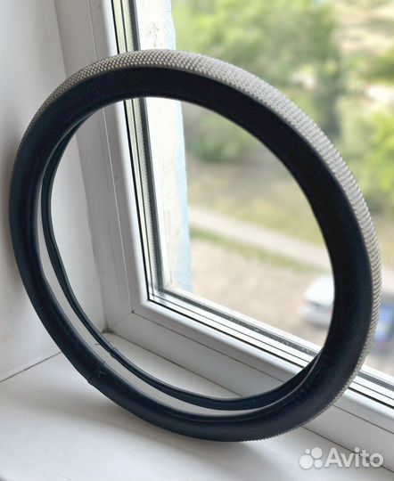 Оплётка на руль со стразами