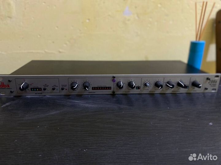 Микрофонный предусилитель /компрессор/гейт dbx286s