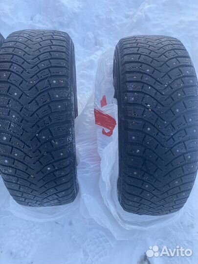 Michelin X-Ice North 215/70 R16