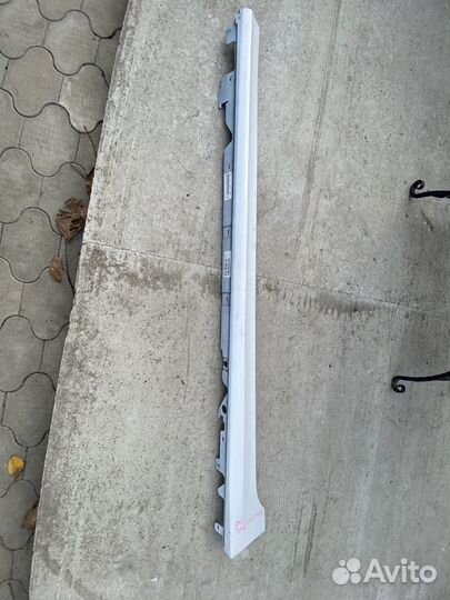 Накладка на левый порог BMW G20