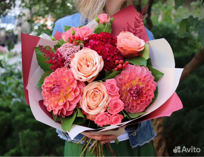 Букеты из роз, гербер и пионов. Доставка в Москве