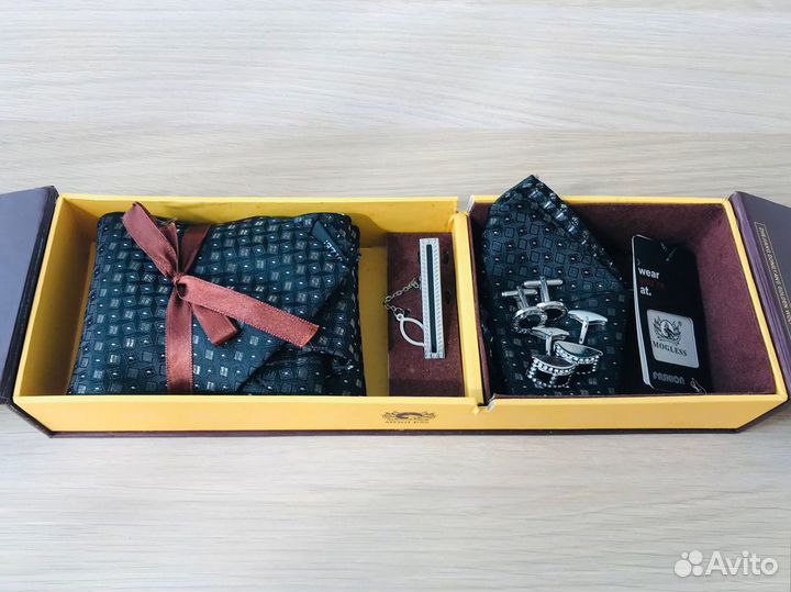 Набор галстук платок запонки зажим