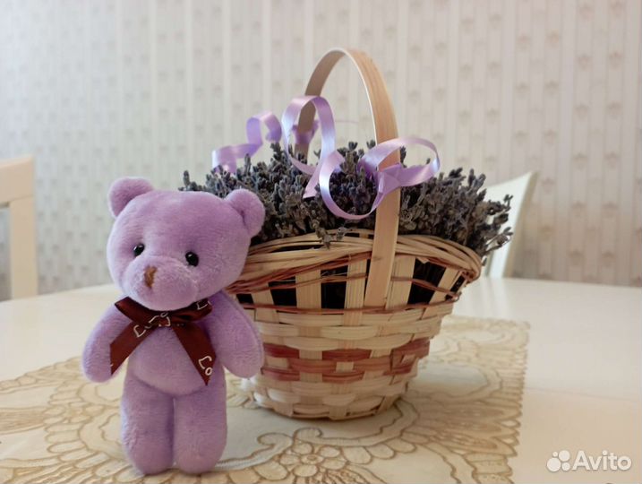 Сухоцвет лаванды в корзинке и в букетах