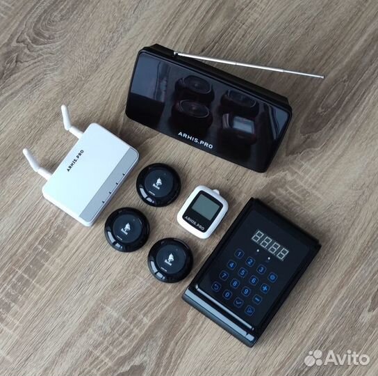 Кнопка вызова официанта, часы, табло, пуль, репите