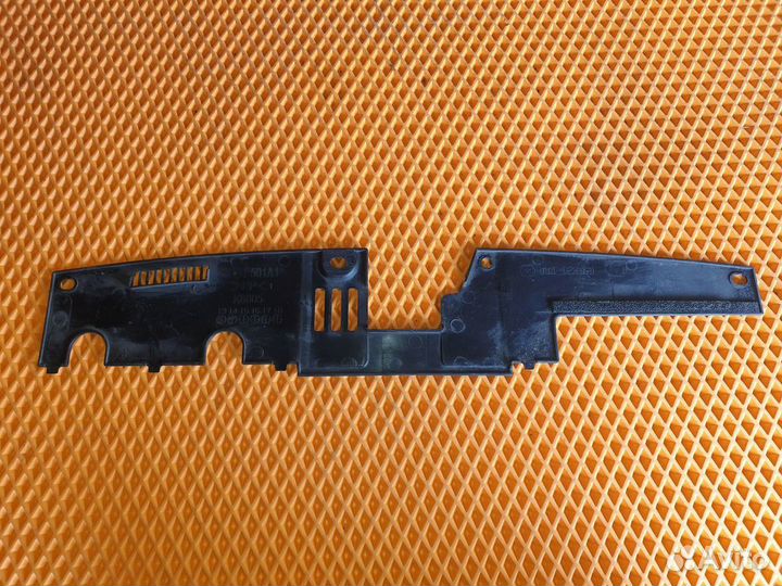 Кожух замка капота Mazda 3 BM