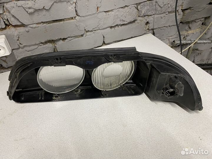 Стекло фары правое BMW E39
