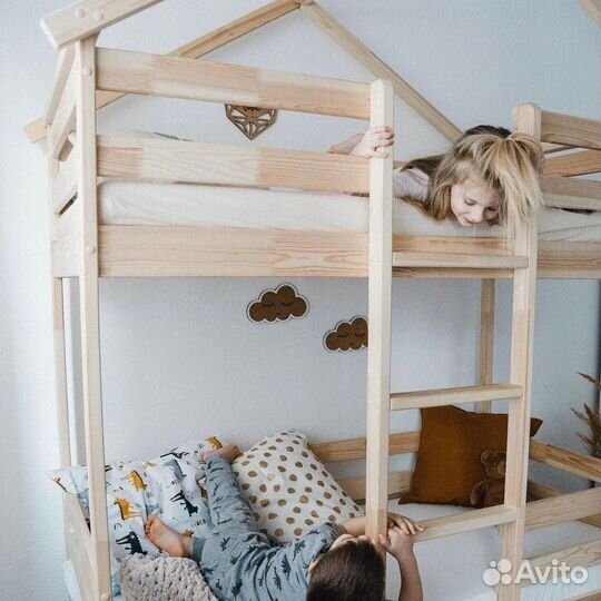 Двухъярусная кровать