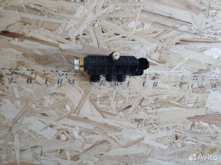 Блок клапанов пневмоподвески Range Rover