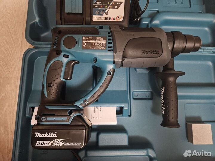 Аккумуляторный перфоратор Makita DHR202RF