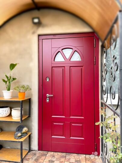 Входная уличная дверь Барселона