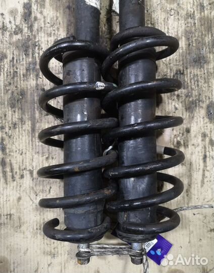 Стойки амортизаторов Toyota avensis 3