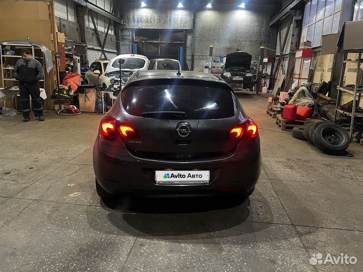 Opel Astra 1.6 AT, 2011, 120 544 км