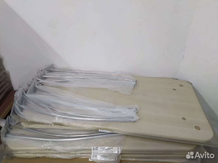 Столы и стулья для кафе новые, табуретки