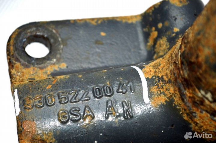 Кронштейн крыла ведущего моста, задний левый merce