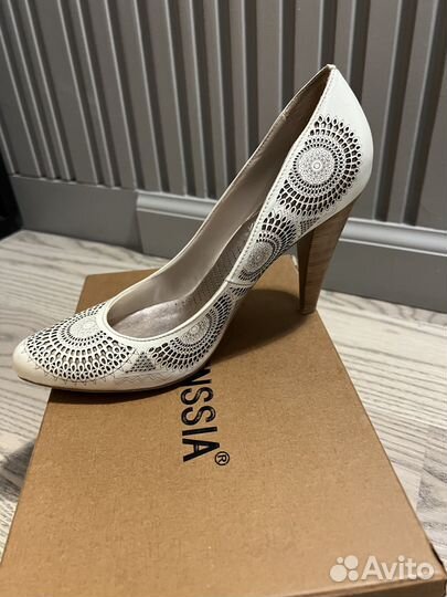 Туфли женские с перфорацией vallenssia кожа 40