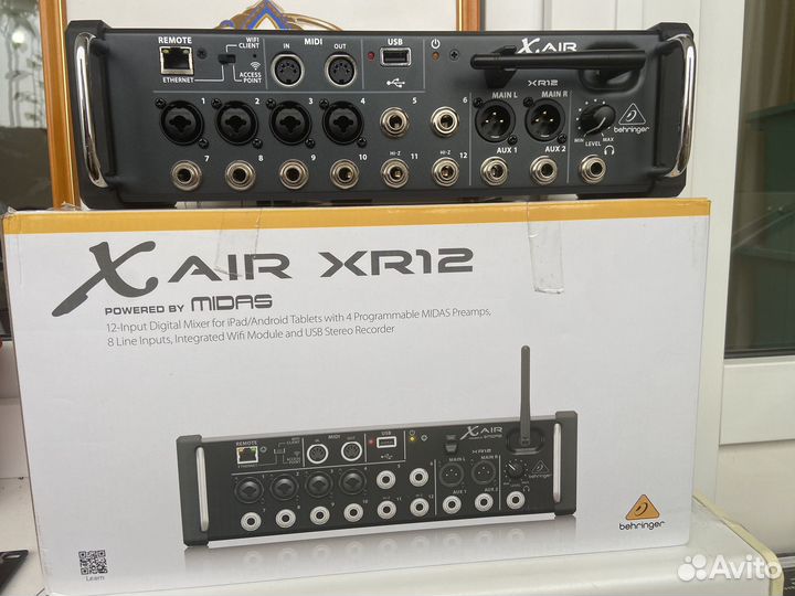 Behringer XR12 цифровой микшер