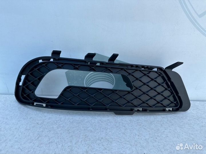 Решетка переднего бампера правая Mercedes E W212
