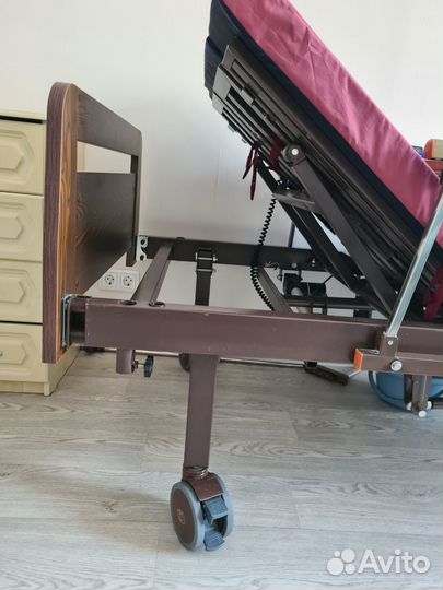 Кровать для лежачих больных с электроприводом